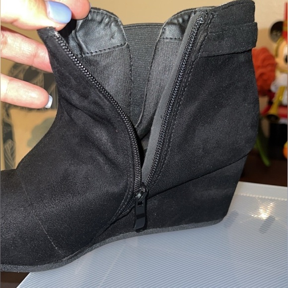 Women's Black Ankle Booties Low Wedge Heels Boot - Picture 2 of 10